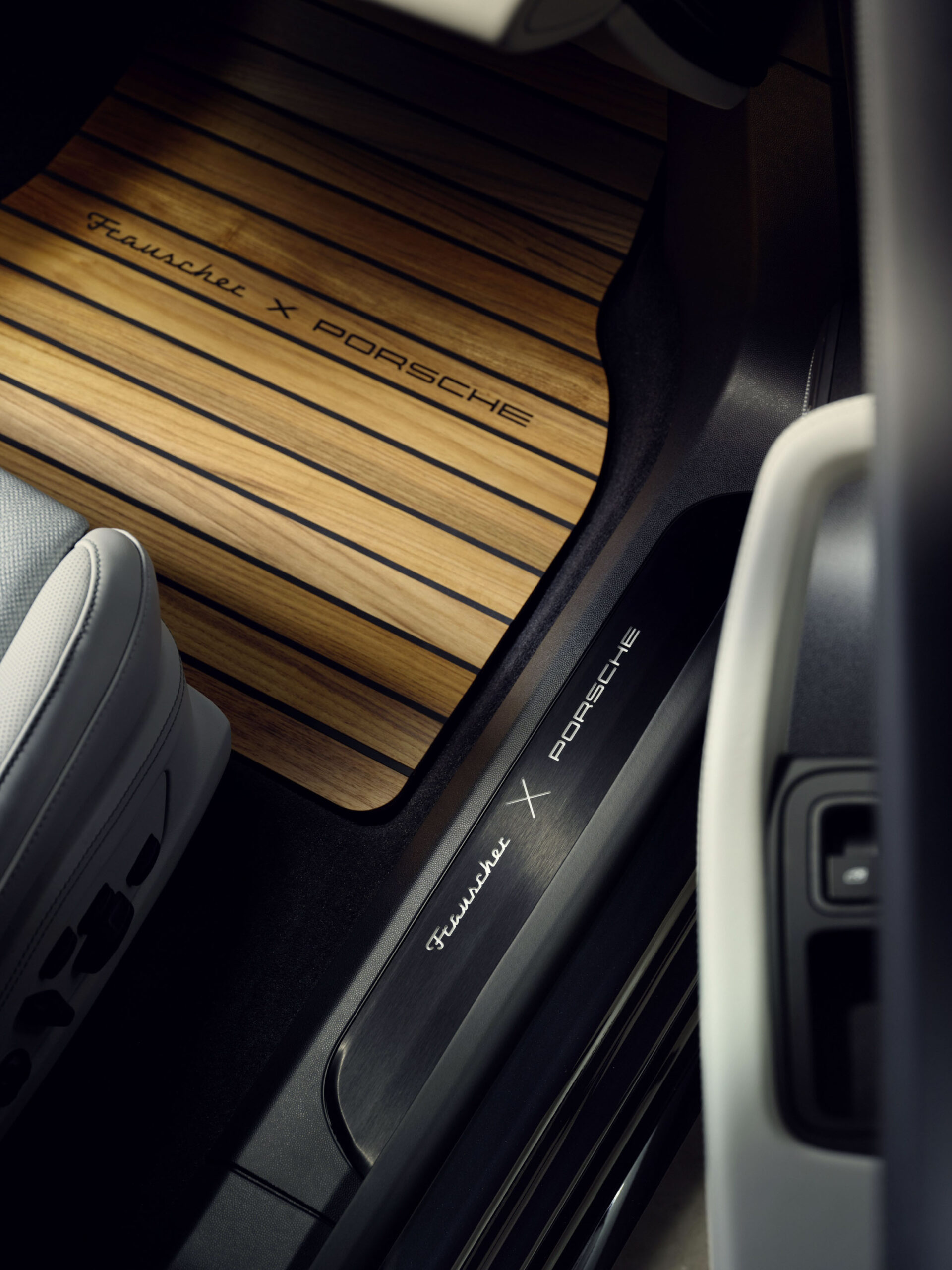 Porsche та Frauscher представили унікальний Macan Turbo та новий електричний катер - фото 1