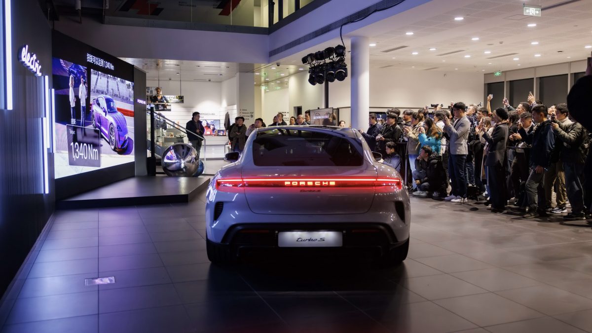 Porsche закриває третину автосалонів у Китаї: продажі бренду обвалилися вдвічі - фото 3