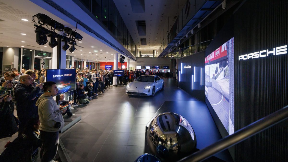Porsche закриває третину автосалонів у Китаї: продажі бренду обвалилися вдвічі - фото 1