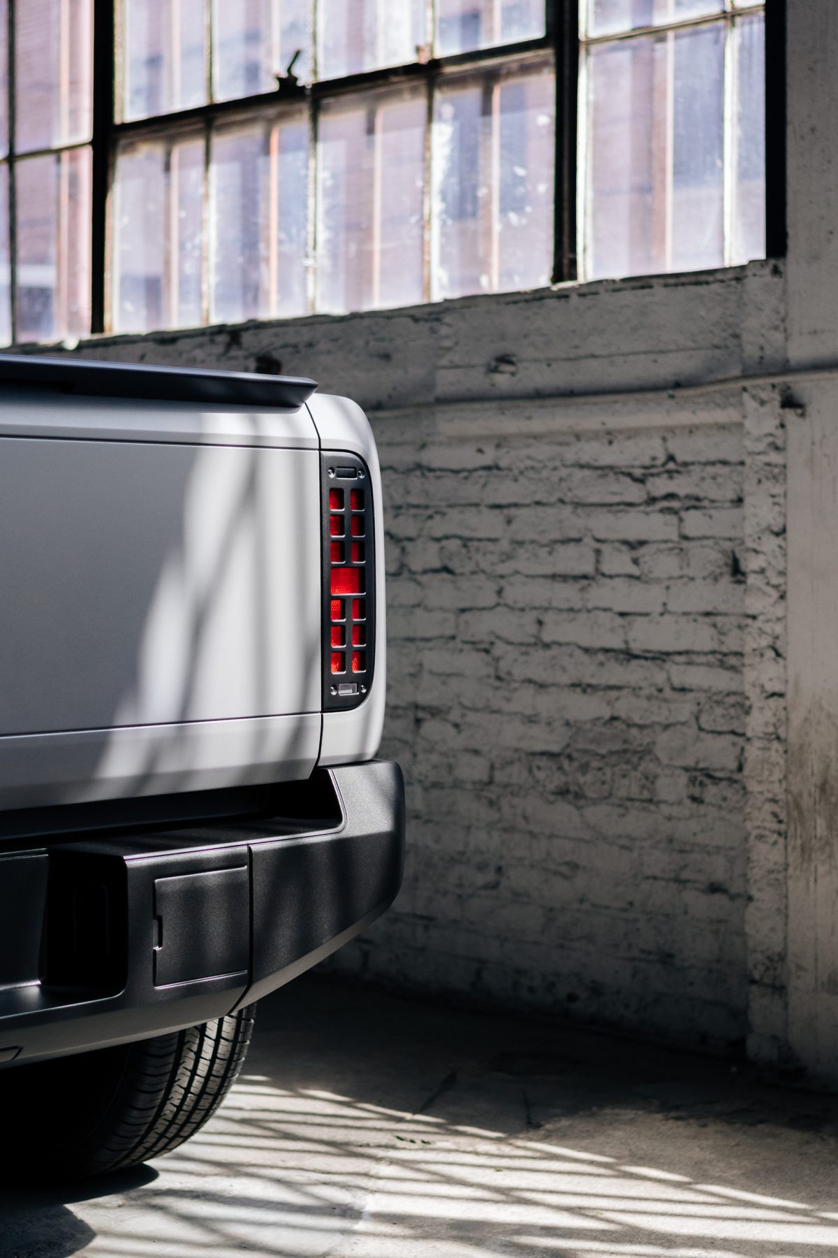 Стартап Slate Auto готує до випуску доступний електропікап: що відомо про завод та ціни - фото 3