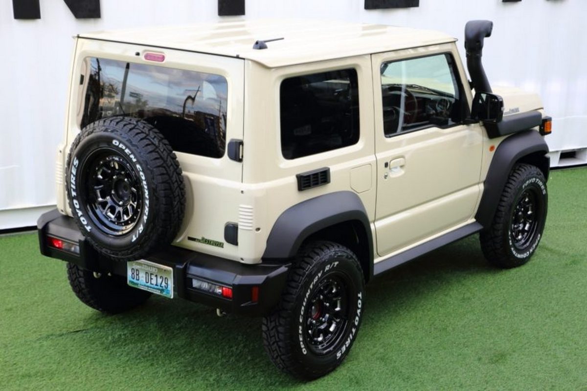 Suzuki Jimny перетворили на зменшену копію легендарного Toyota Land Cruiser 70 - фото 6