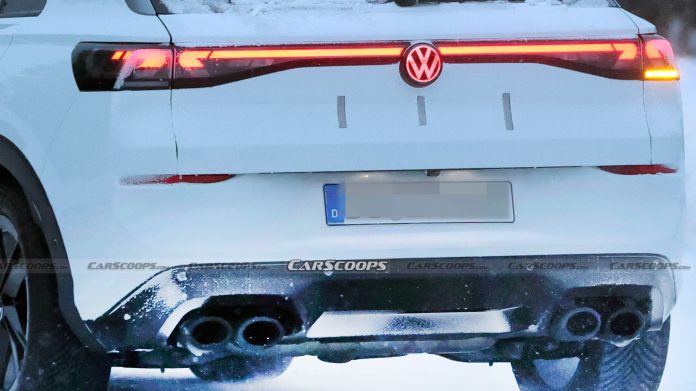 Новий Volkswagen T-Roc R помітили на тестах: 333 сили та режим дрифту