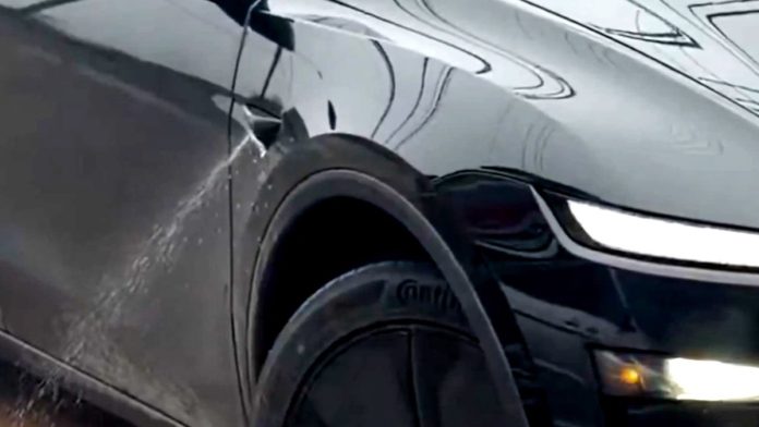 Tesla почала тестувати омивачі камер на Model Y: важливе оновлення для автопілота