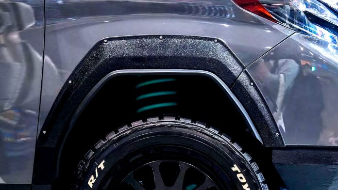 Toyota Alphard перетворили на екстремальний позашляховик: тюнінг, що ламає стереотипи