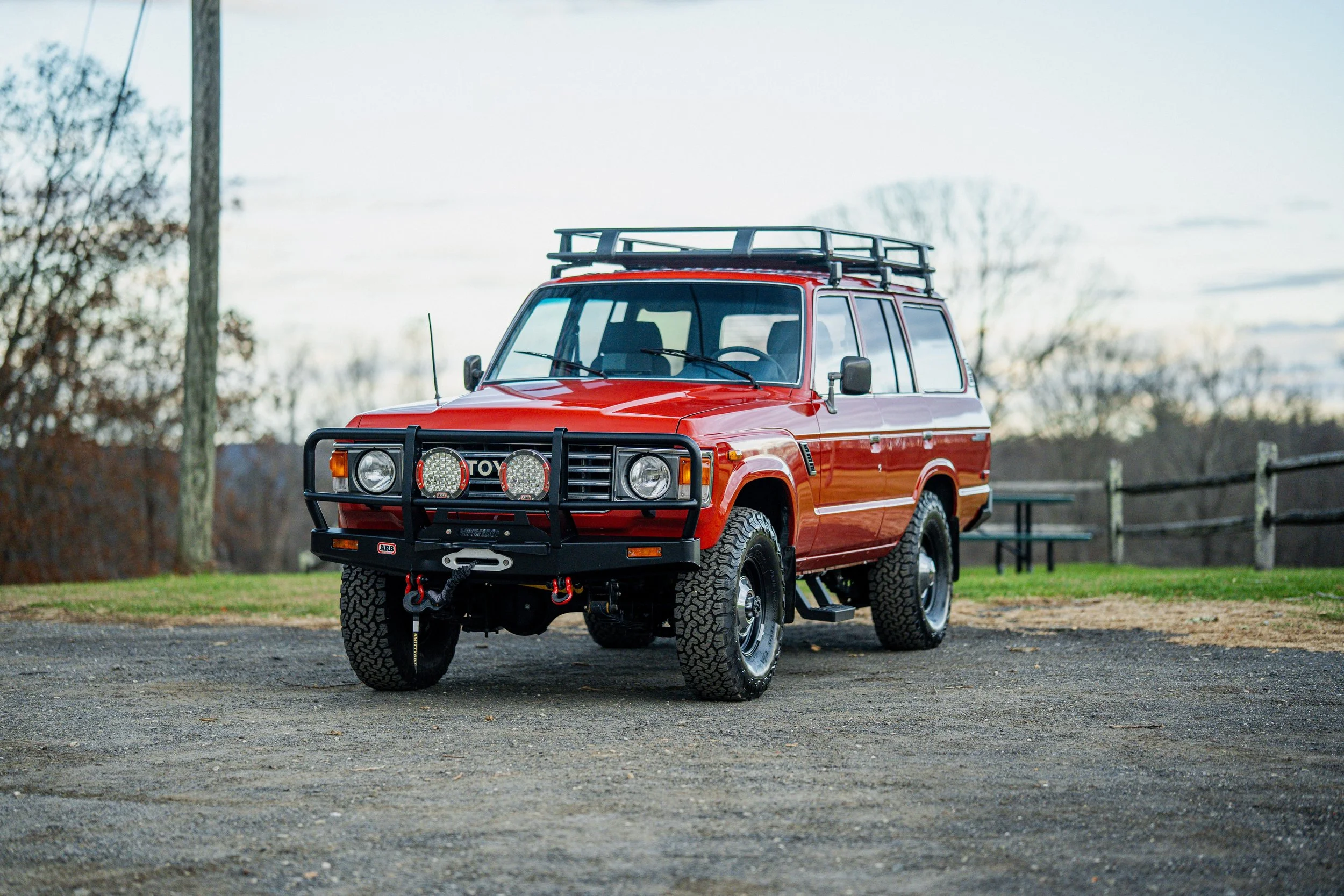Старенький Toyota Land Cruiser FJ60 перетворили на потужний рестомод із двигуном V8 - фото 3