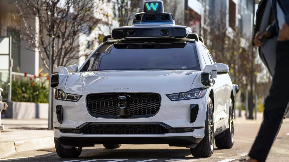 Інцидент у шкільній зоні: роботаксі Waymo збило дитину, розпочато розслідування - фото 1