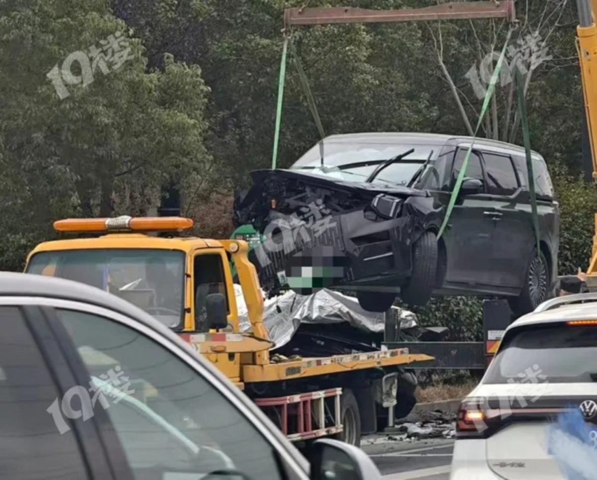 «Стрибаючий» гіперкар Yangwang U9 потрапив у масову ДТП: підвіска не врятувала - фото 7
