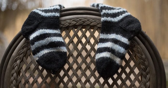 Навіщо водіям радять одягати шкарпетки на бічні дзеркала взимку: несподіваний лайфхак Навіщо водіям радять одягати шкарпетки на бічні дзеркала взимку: несподіваний лайфхак