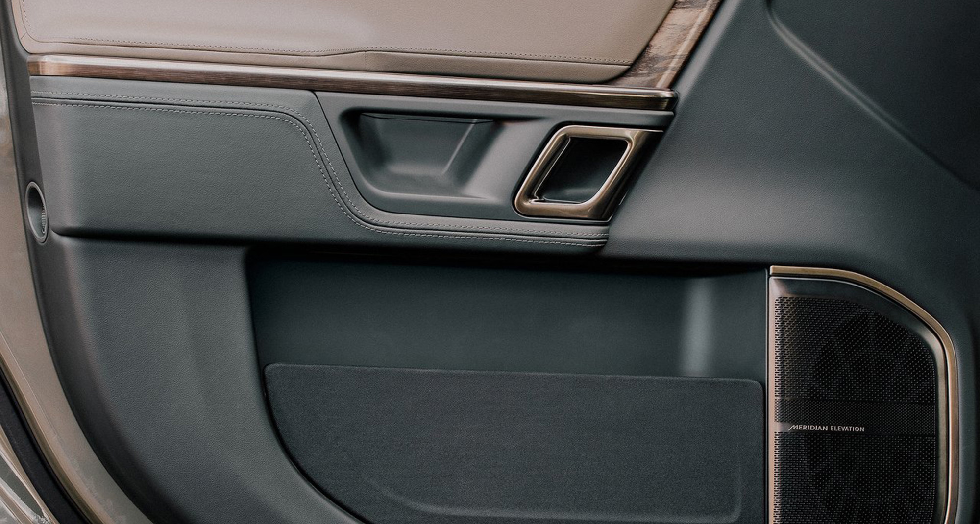 У США хочуть зобов’язати автовиробників робити доступні механічні ручки: кінець епохи прихованих замків? - фото 1