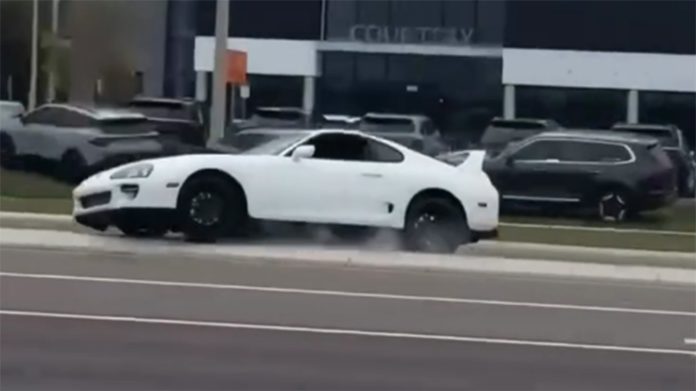 У Флориді водій розбив культову Toyota Supra MKIV: момент потрапив на відео