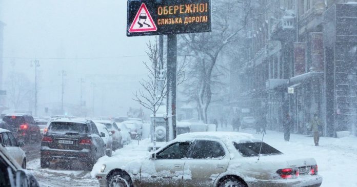 У США водіїв штрафуватимуть на 1500 доларів за сніг на даху авто У США водіїв штрафуватимуть на 1500 доларів за сніг на даху авто