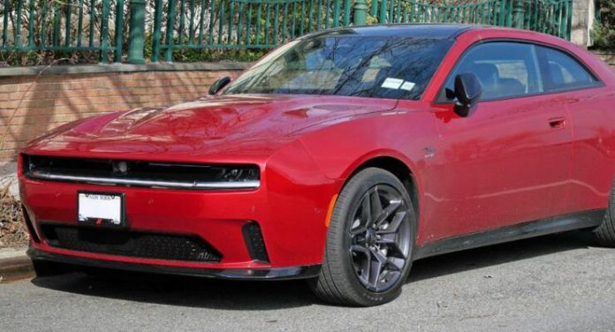 Американська легенда повертається: Dodge Charger визнали найкращим автомобілем року Американська легенда повертається: Dodge Charger визнали найкращим автомобілем року