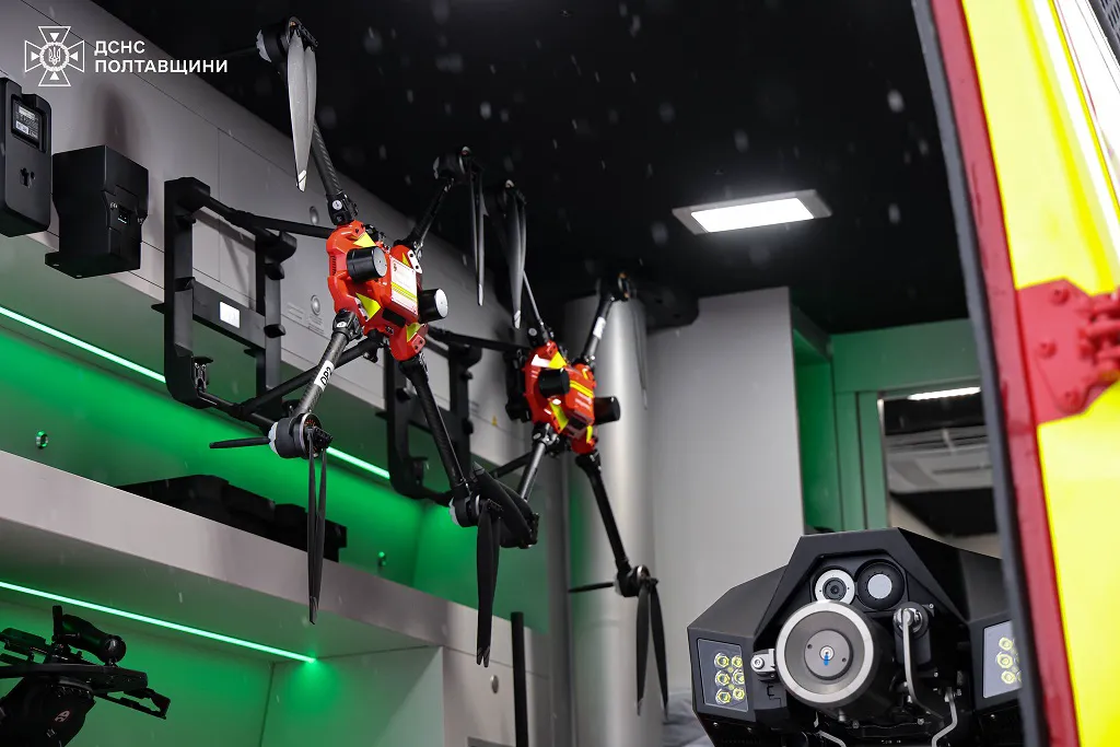 Унікальний IVECO для ДСНС: везе дрони і робота
