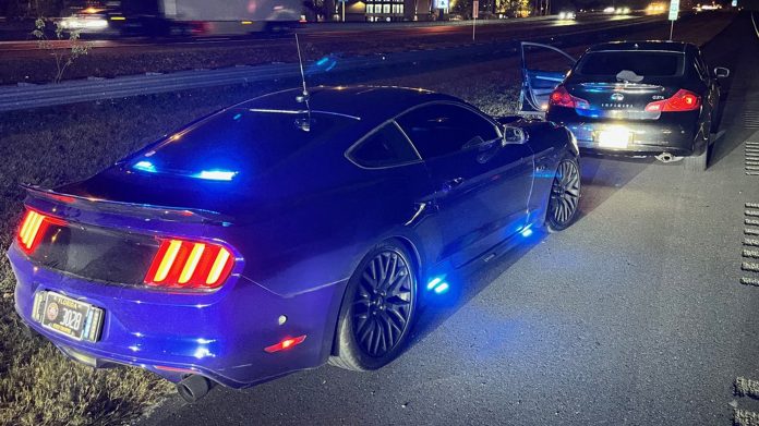 Поліцейський Ford Mustang GT наздогнав Infiniti на швидкості 238 км/год: суворий закон Флориди в дії Поліцейський Ford Mustang GT наздогнав Infiniti на швидкості 238 км/год: суворий закон Флориди в дії