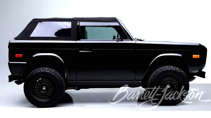 На аукціон Barrett-Jackson виставили унікальні рестомоди та Ford Bronco Кевіна Гарта