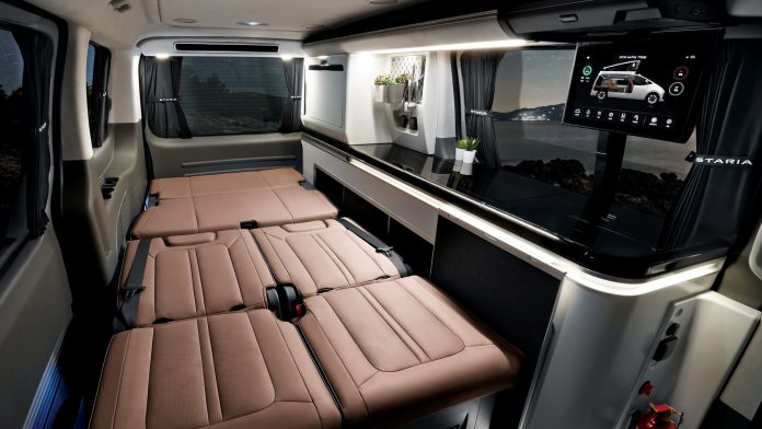 Hyundai представила електричний кемпер Staria з сонячними панелями та «розумним» склом