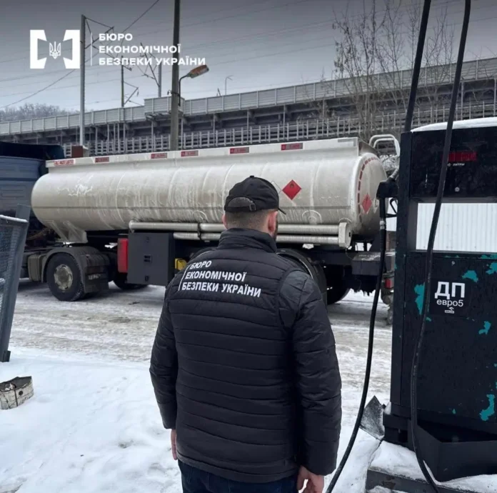 Тіньові АЗС у Києві: БЕБ почало діяти по-новому Тіньові АЗС у Києві: БЕБ почало діяти по-новому