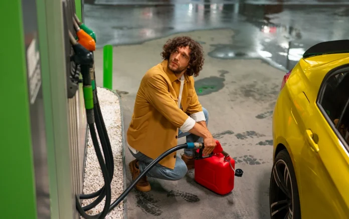 Купити бензин у каністру: що дозволено на АЗС і які помилки можуть коштувати штрафу