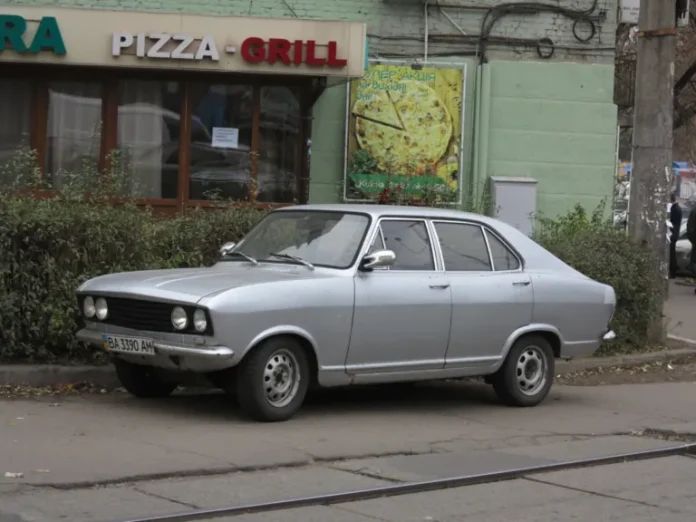 Забутий скарб на колесах: у Києві їздить Opel з 60-х