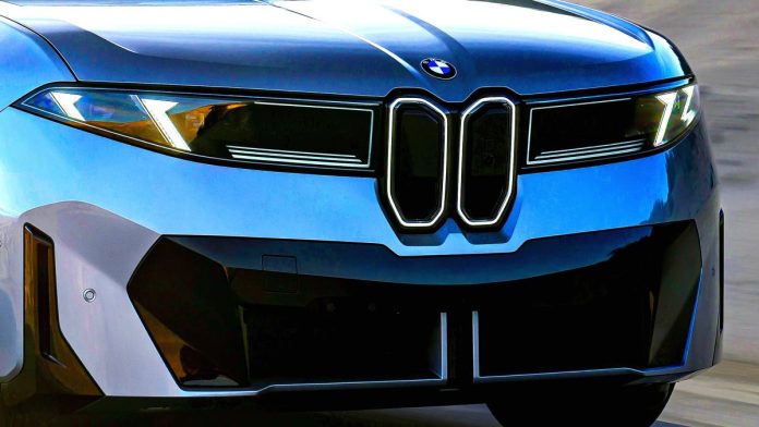 Новий BMW iX3 викликав ажіотаж: авто розкуплені до 2026 року, завод переходить на посилений режим
