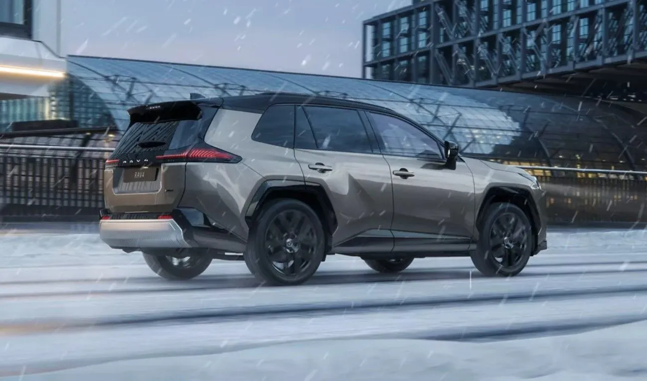 Новий Toyota RAV4: потужність зросла разом з ціною