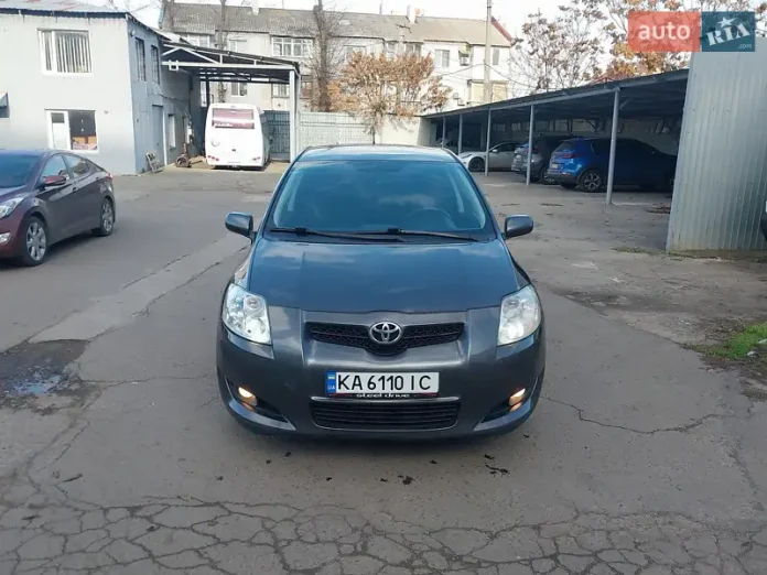 Який Toyota Auris брати, щоб потім не шкодувати