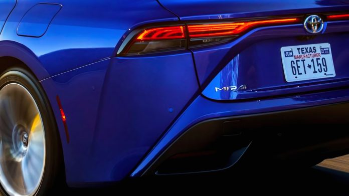 Власники Toyota Mirai скаржаться на зіпсовану кредитну історію через обіцянки компанії