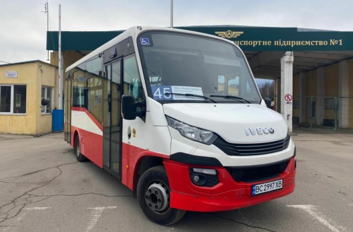 До Охматдиту у Львові тепер возить особливий автобус До Охматдиту у Львові тепер возить особливий автобус