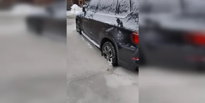 Крижаний полон у Києві: чому авто вмерзають у лід