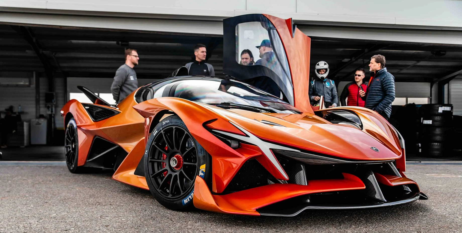 Apollo EVO: винищувач на 800 сил з мотором Ferrari