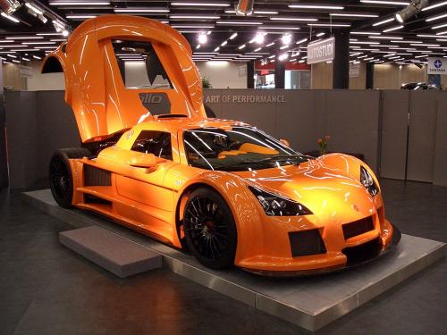 В Україну привезли суперкар, що обігнав Bugatti