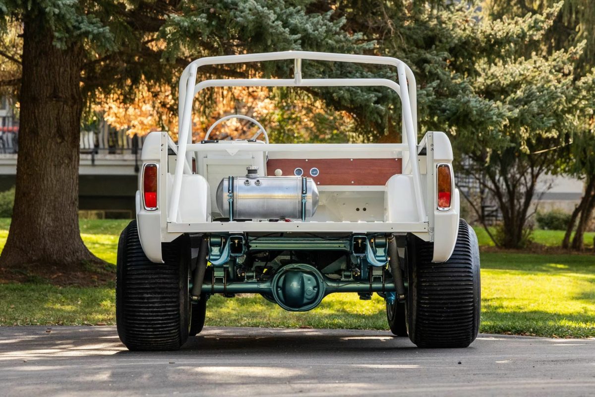 Унікальний драг-рейсер Ford Bronco 1966 року виставили на аукціон: у нього відсутні передні гальма - фото 5