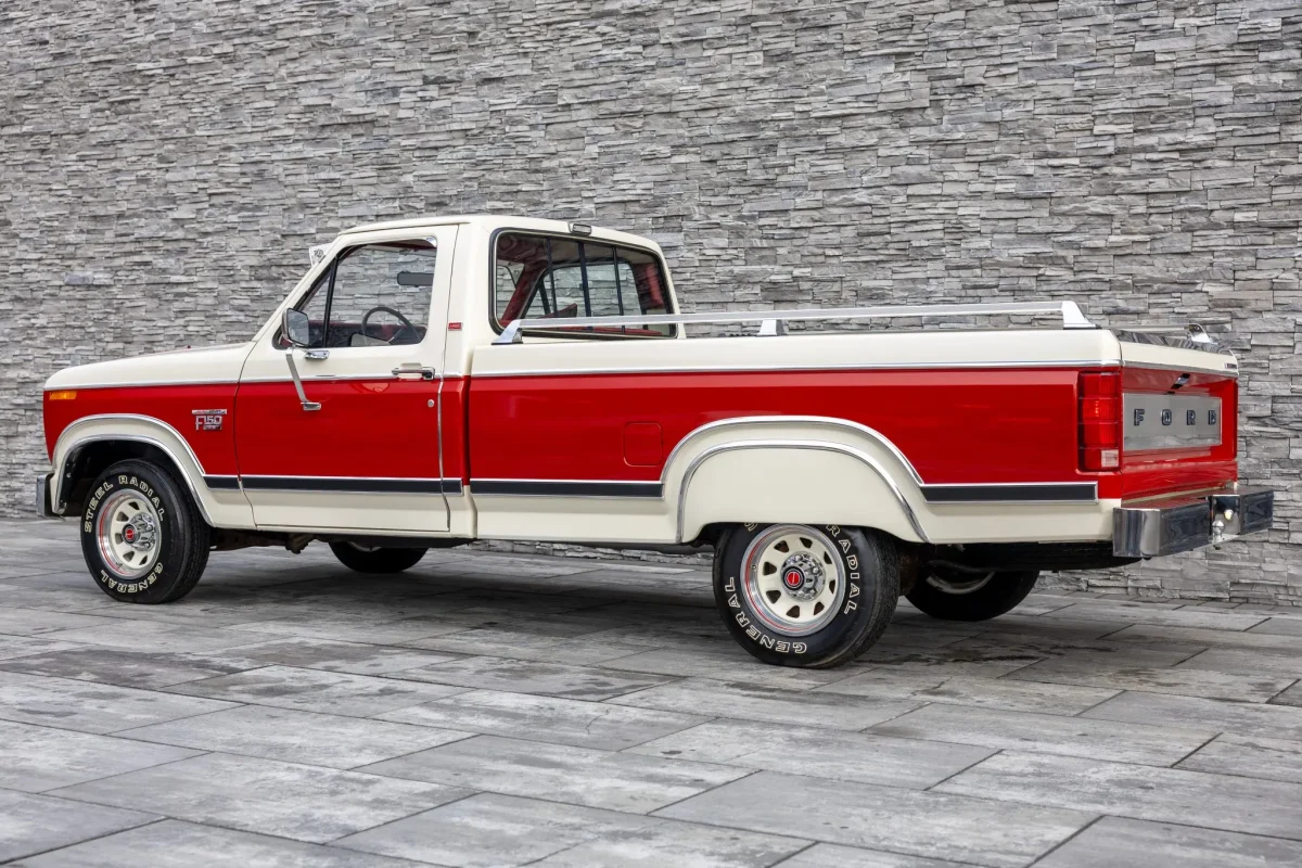 Унікальна "капсула часу": у США продають ідеальний Ford F-150 1983 року з пробігом 5800 км - фото 4