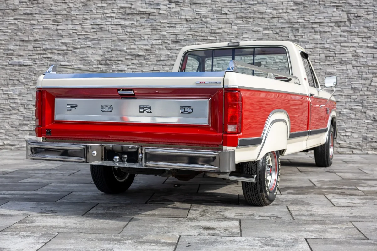 Унікальна "капсула часу": у США продають ідеальний Ford F-150 1983 року з пробігом 5800 км - фото 6