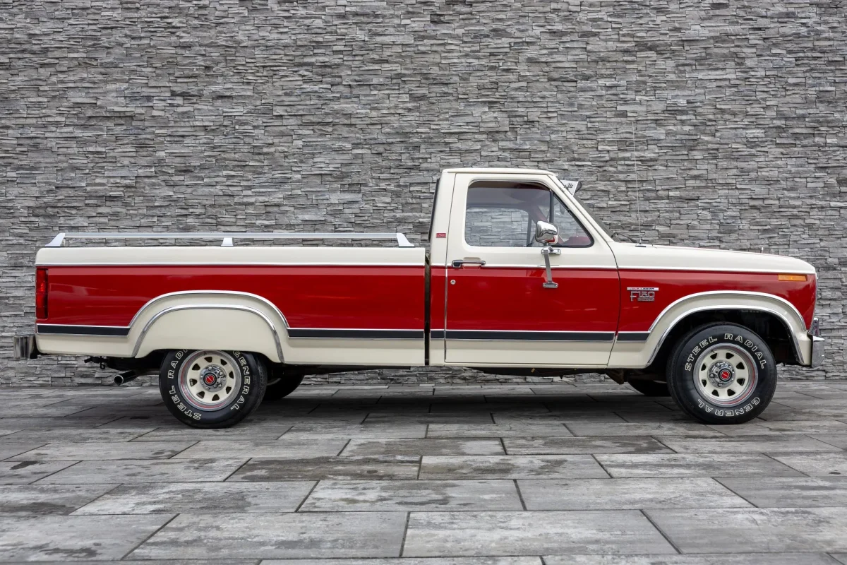 Унікальна "капсула часу": у США продають ідеальний Ford F-150 1983 року з пробігом 5800 км - фото 8
