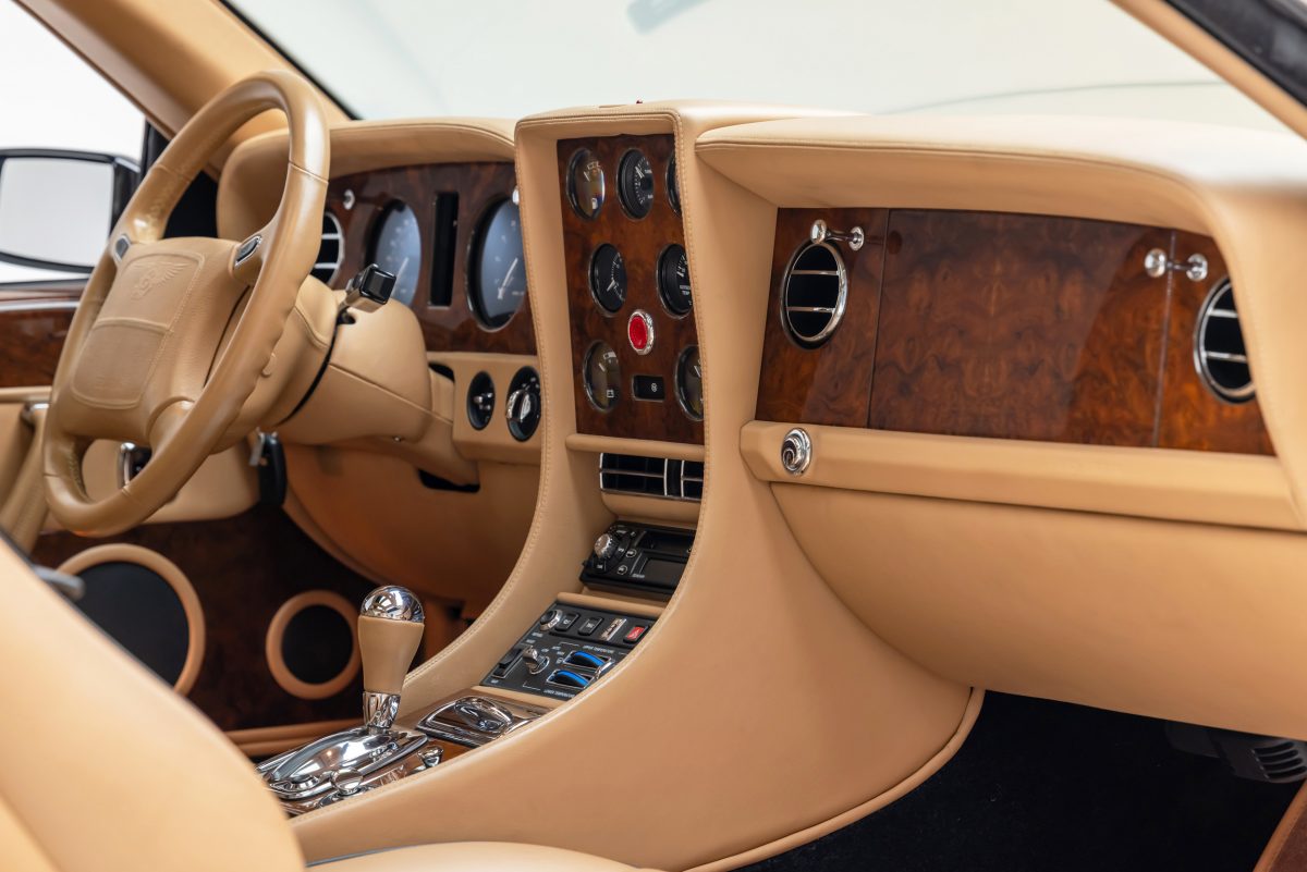 Унікальний Bentley Continental SC з мізерним пробігом виставили на продаж: скільки коштує раритет - фото 4