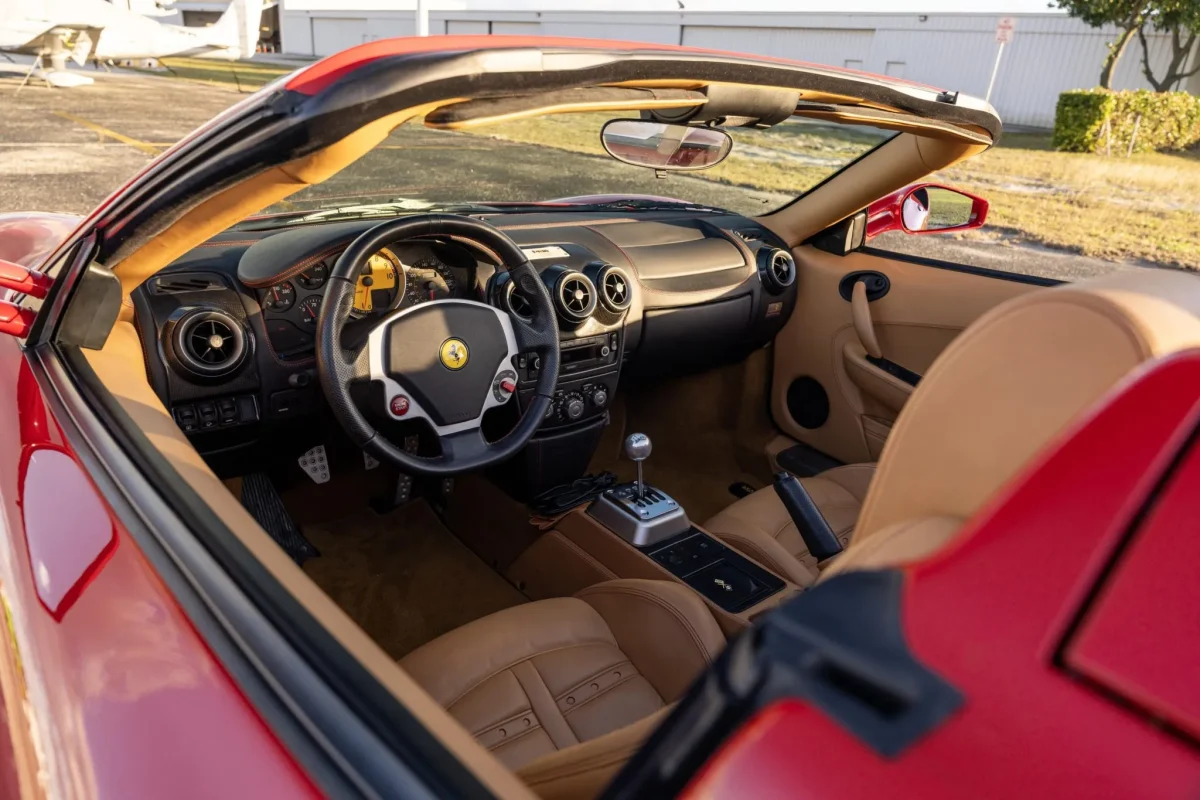 Стару Ferrari F430 продали за 200 000 доларів: одна деталь підняла ціну вдвічі - фото 1