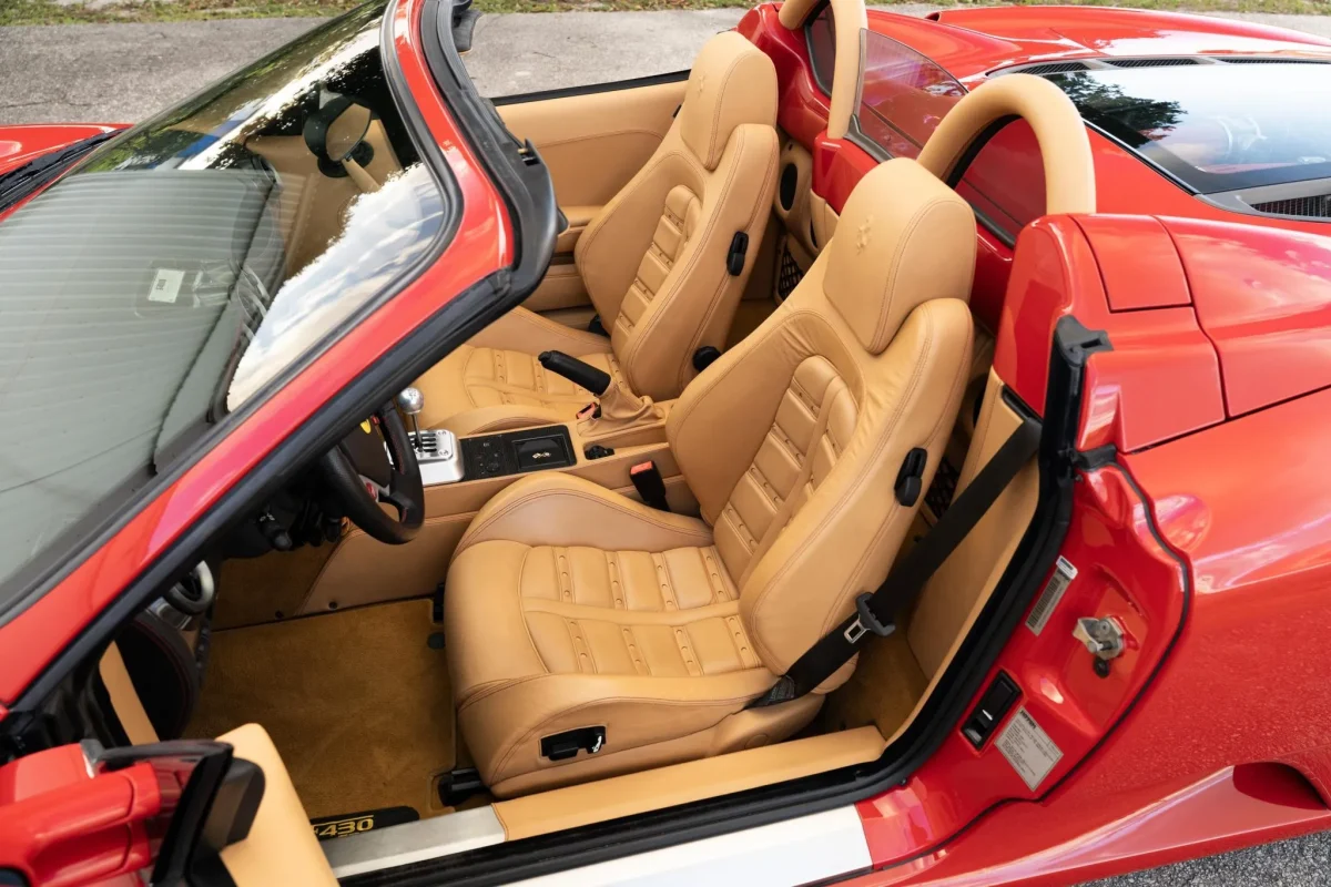 Стару Ferrari F430 продали за 200 000 доларів: одна деталь підняла ціну вдвічі - фото 3