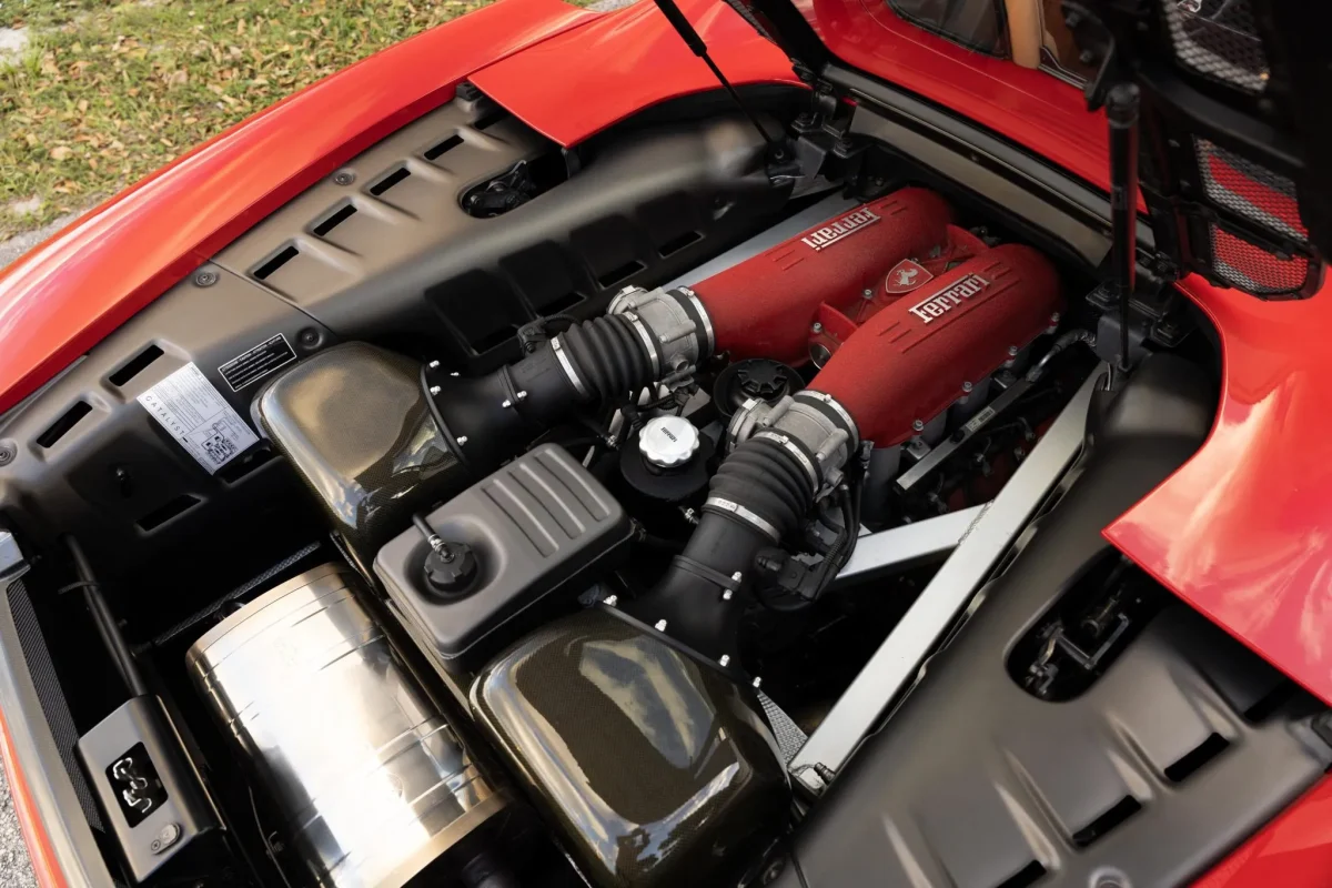 Стару Ferrari F430 продали за 200 000 доларів: одна деталь підняла ціну вдвічі - фото 7