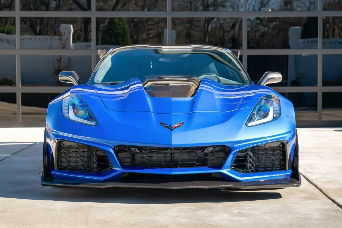 Старий проти нового: чому колекціонери платять за Corvette C7 ZR1 більше, ніж за новітній гіперкар C8 - фото 3