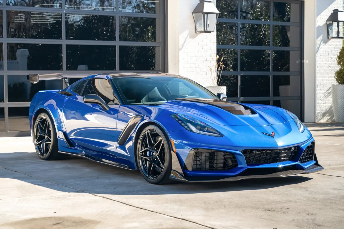 Старий проти нового: чому колекціонери платять за Corvette C7 ZR1 більше, ніж за новітній гіперкар C8 - фото 4