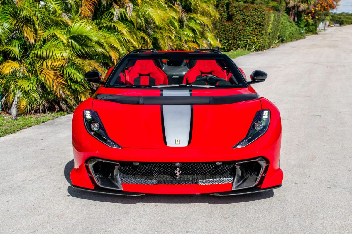 Рідкісний Ferrari 812 Competizione A продають за ціною, що втричі перевищує початкову - фото 6