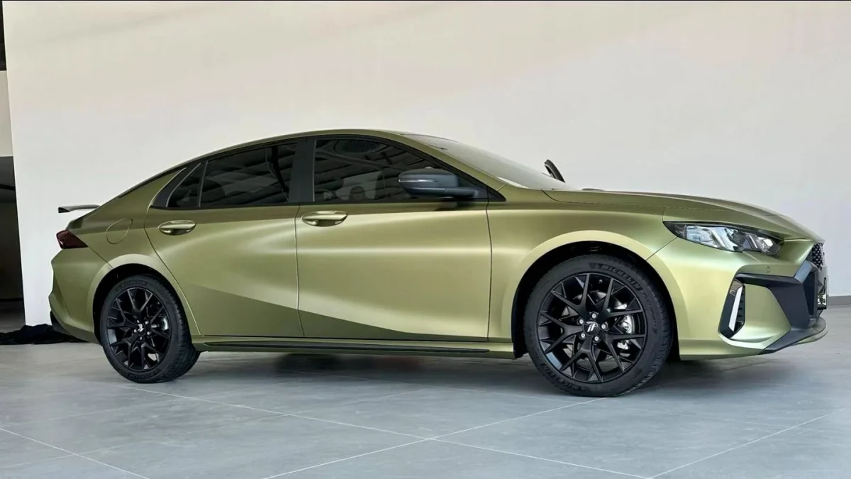 Dodge випустив ексклюзивний седан Attitude GT Green Hornet Edition 2026 року - фото 5