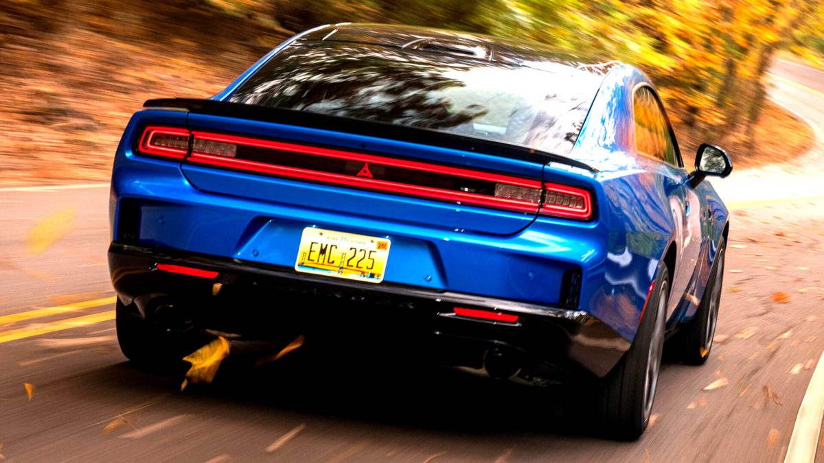 Stellantis розширює виробництво: третя зміна на заводі в Канаді для випуску Charger та Pacifica - фото 2