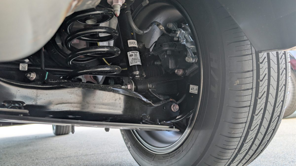 Огляд абсолютно нової Mazda CX-5 2026: рекордний простір, преміальний салон та суперечливий двигун - фото 6