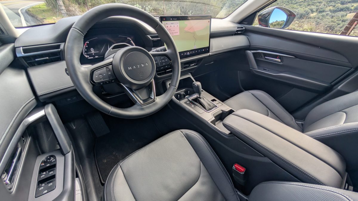 Огляд абсолютно нової Mazda CX-5 2026: рекордний простір, преміальний салон та суперечливий двигун - фото 2