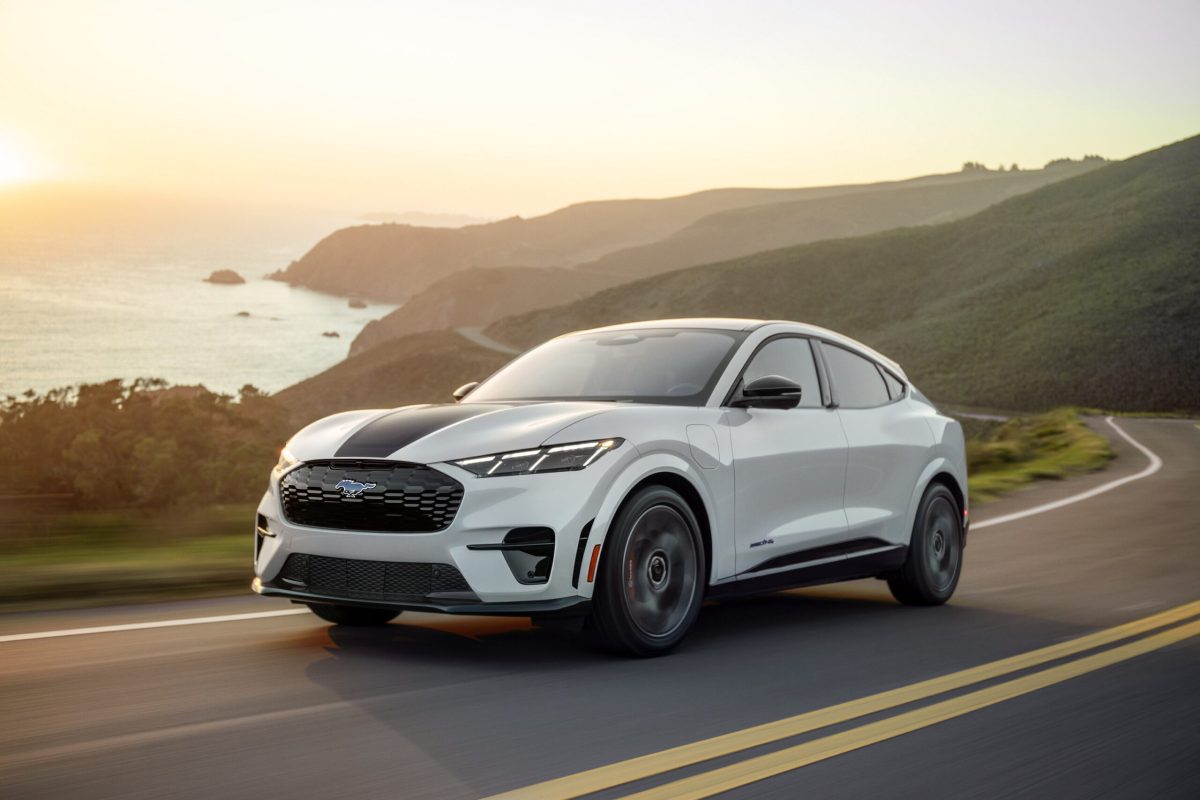 Ford зробив передній багажник Mustang Mach-E платним: огляд змін 2026 року - фото 2