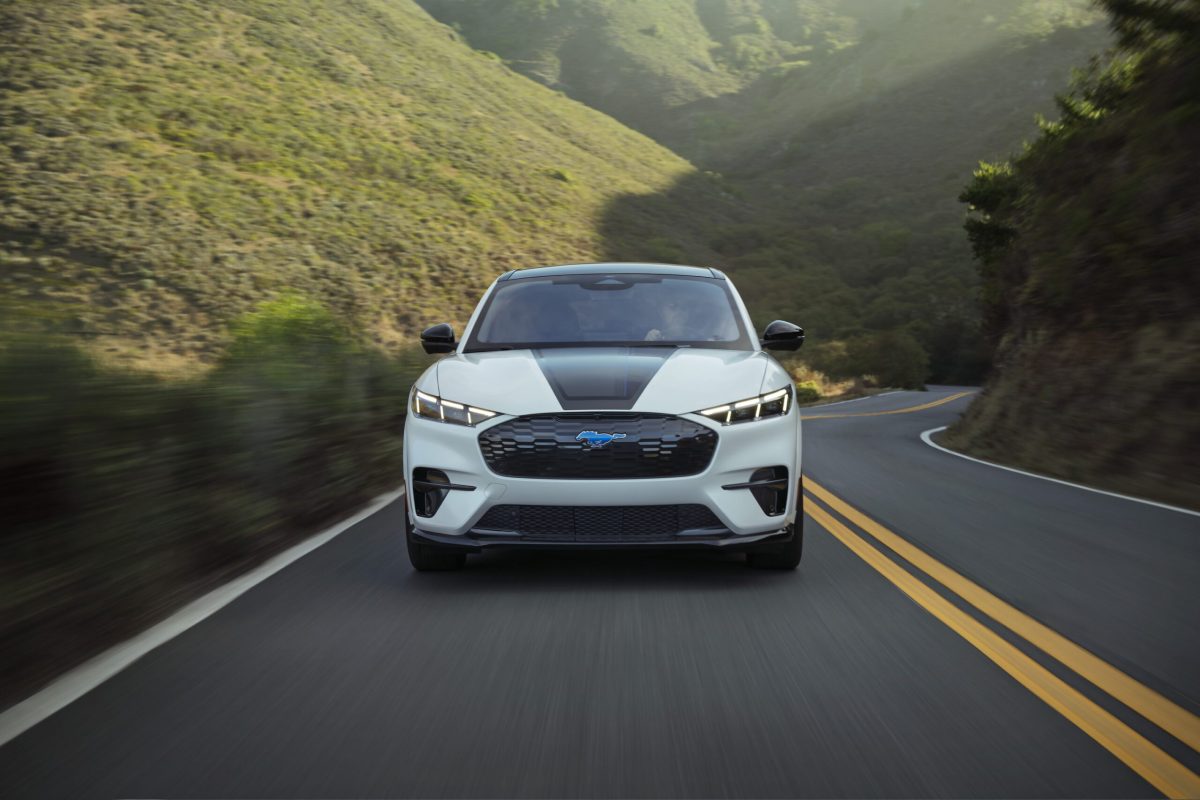 Ford зробив передній багажник Mustang Mach-E платним: огляд змін 2026 року - фото 6