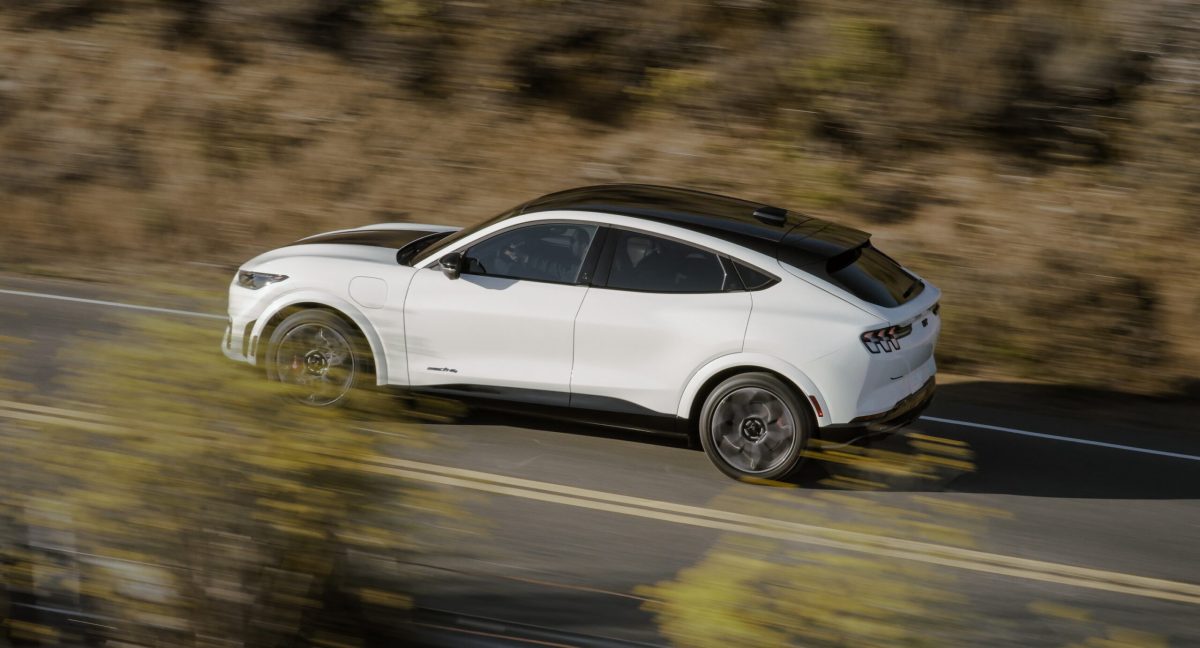 Ford зробив передній багажник Mustang Mach-E платним: огляд змін 2026 року - фото 5