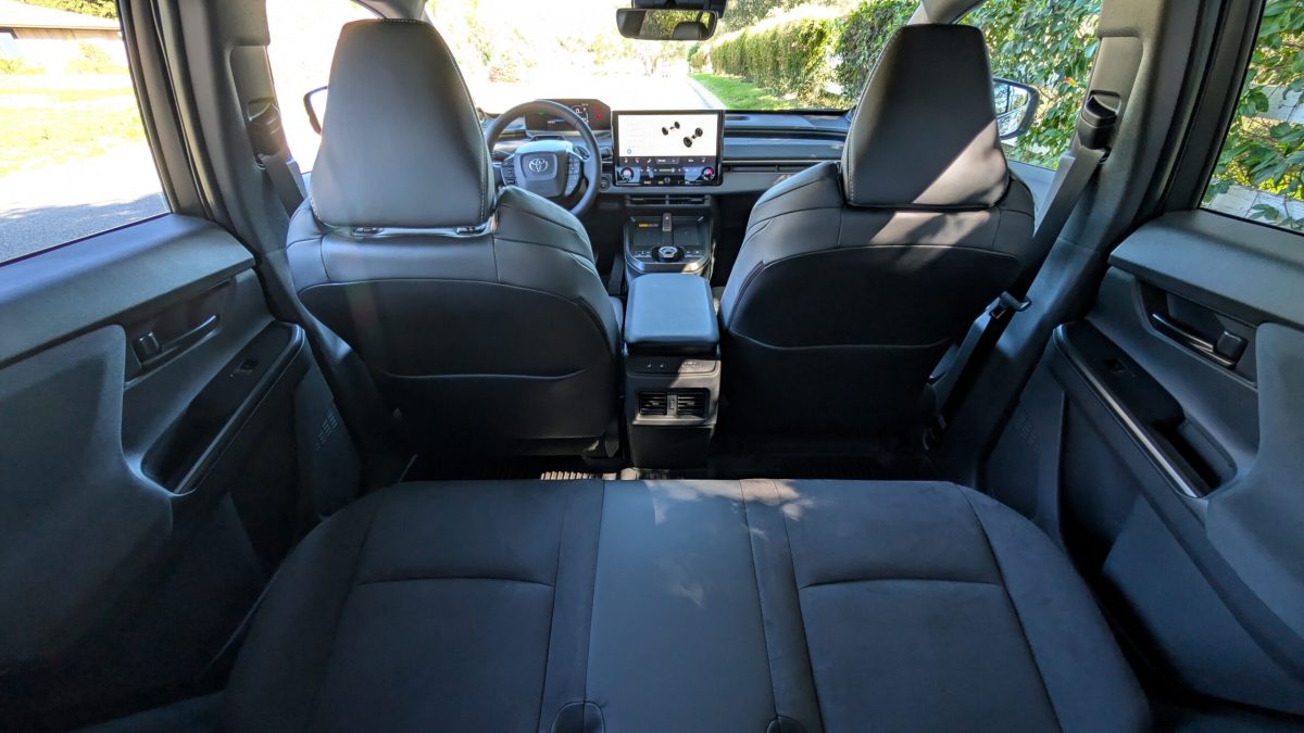 Toyota відродила C-HR як потужний електрокар: швидша за GR Corolla, але з нюансами - фото 2